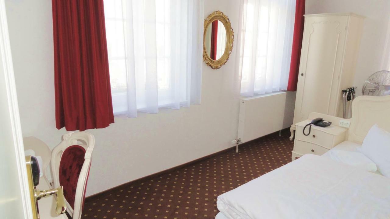 Hotel Einhorn Schwäbisch Gmünd Esterno foto